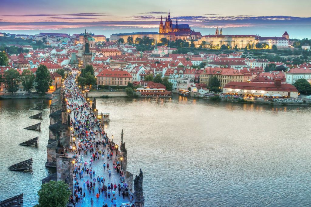 prague, bridge, people-1845560.jpg