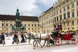 vienna, hofburg imperial palace, fiaker-1544015.jpg